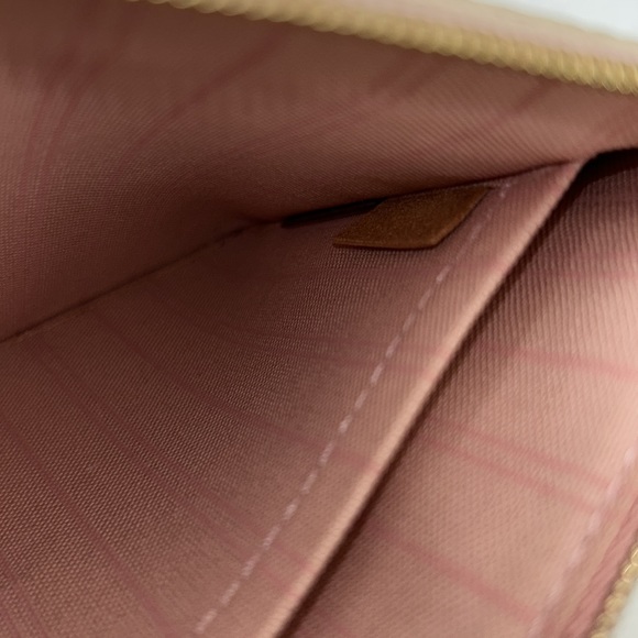 Louis Vuitton Neverfull Wristlet - Picture 7 of 7